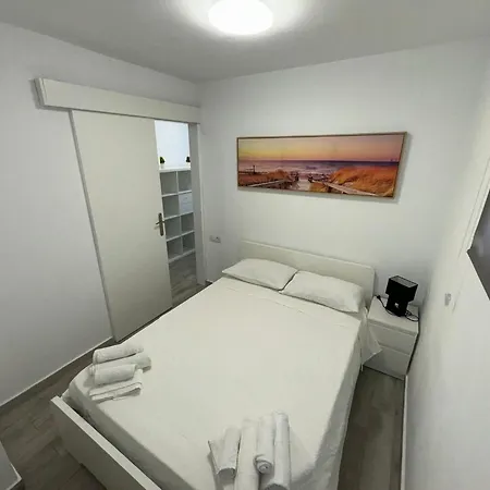 Ξενοδοχείο με διαμερίσματα Cristianos Port Royal New